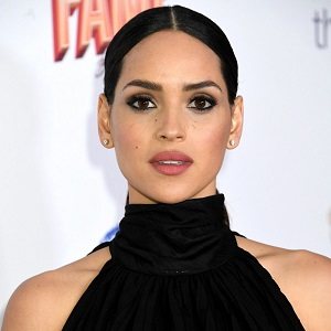 biography Adria Arjona