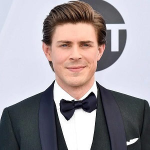 celebrity Chris Lowell