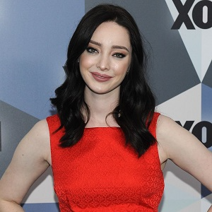 celebrity Emma Dumont