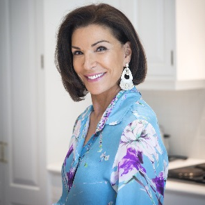 Hilary Farr