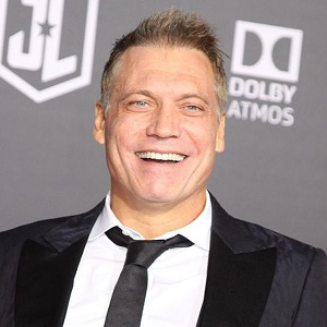 celebrity Holt McCallany