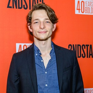 biography Mike Faist