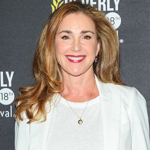 biography Peri Gilpin