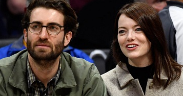 news Emma Stone is engaged – shows off her engagement ring!