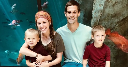 Jill Duggar, Derick Dillard share pics of their rainbow baby with older siblings