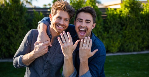 'Mean Girls' star Jonathan Bennett is engaged to boyfriend Jaymes Vaughan