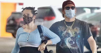 news Pregnant Halsey stepped out with boyfriend Alev Aydin- both wear rings