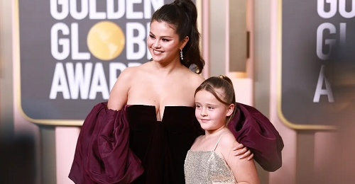 news Selena Gomez and sister Gracie, 9 attend Golden Globes 2023