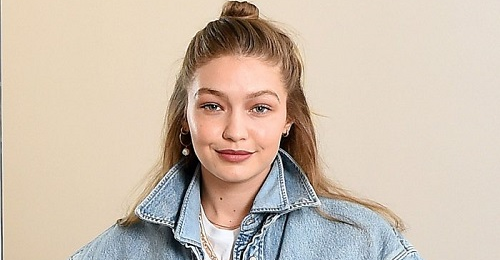 news Yolanda Hadid hugs daughter Gigi Hadid’s baby bump in sweet snaps